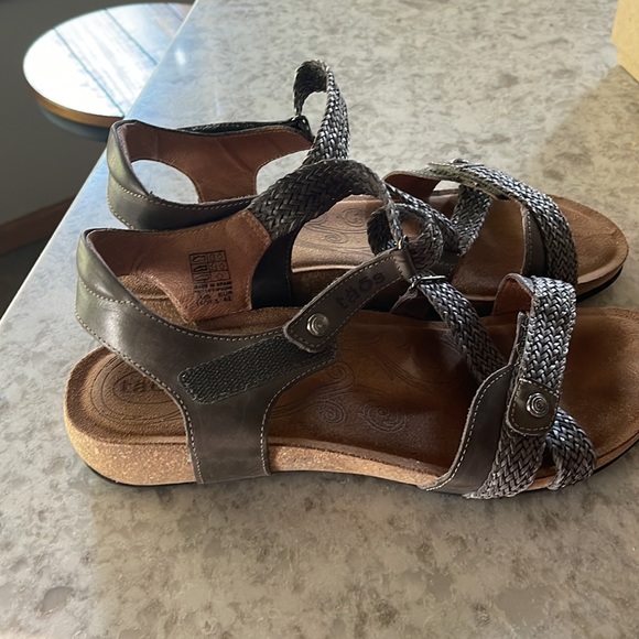 Taos Trulie Dark Grey Sandals - Picture 3 of 5